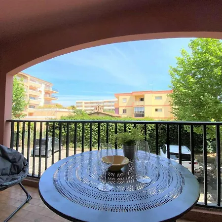 Apartment Sainte-maxime, 2 Pieces Avec Piscine, Terrasse, Parking Prive, Proche Et Commerces - Fr-1-226-487