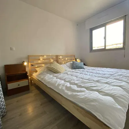 Apartment Sainte-maxime, 2 Pieces Avec Piscine, Terrasse, Parking Prive, Proche Et Commerces - Fr-1-226-487