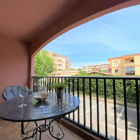 Sainte-maxime, 2 Pieces Avec Piscine, Terrasse, Parking Prive, Proche Et Commerces - Fr-1-226-487 Sainte-Maxime