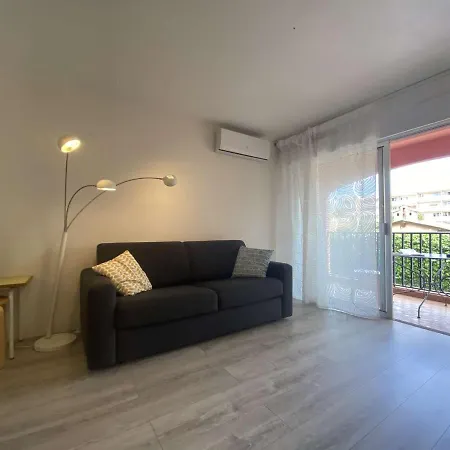 Sainte-maxime, 2 Pieces Avec Piscine, Terrasse, Parking Prive, Proche Et Commerces - Fr-1-226-487 * Sainte-Maxime