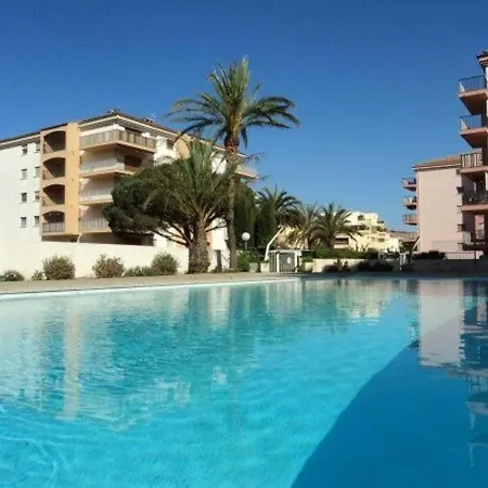 Sainte-maxime, 2 Pieces Avec Piscine, Terrasse, Parking Prive, Proche Et Commerces - Fr-1-226-487 Apartment *